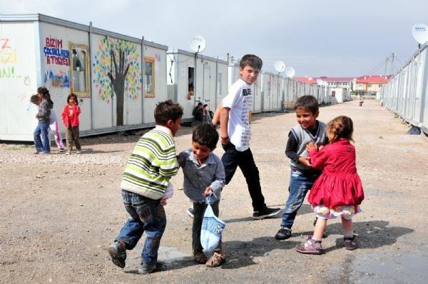 Van'da 44 aile konteynerlerde yaşamaya devam ediyor