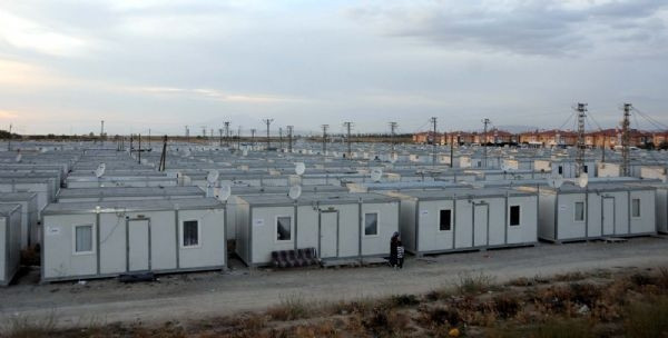 Van'da 44 aile konteynerlerde yaşamaya devam ediyor