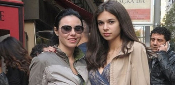 Annesinin kızı