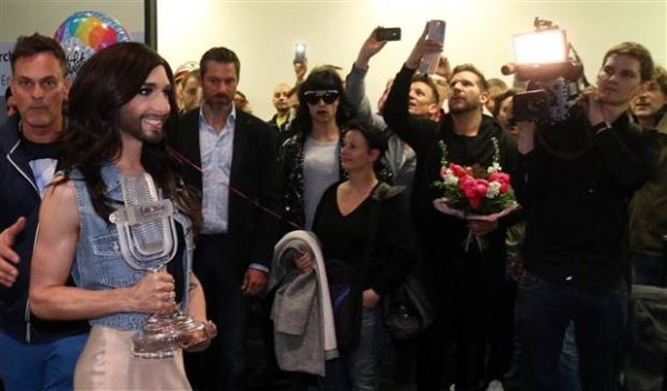 'Sakallı diva' ülkesinde kraliçe gibi karşılandı