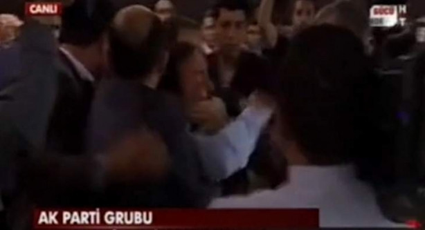 Erdoğan'a şok protesto Yaka paça gözaltı...