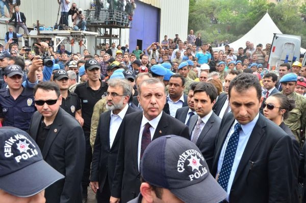 Başbakan Erdoğan'a belediye çıkışında tepki