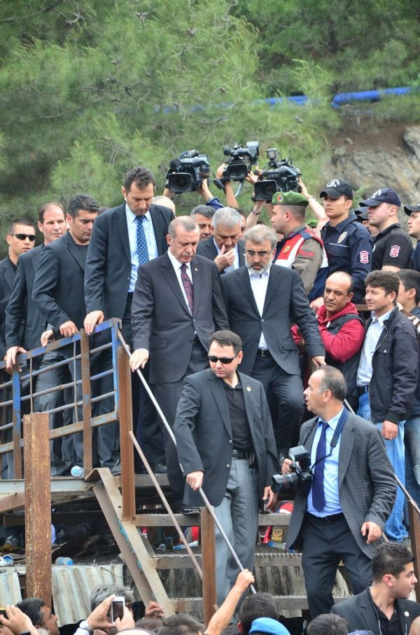 Başbakan Erdoğan'a belediye çıkışında tepki