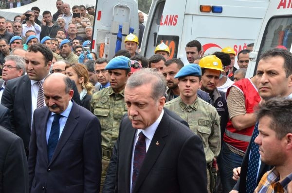 Başbakan Erdoğan'a belediye çıkışında tepki