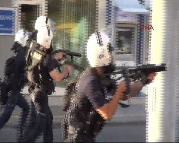 50 kişi gözaltında