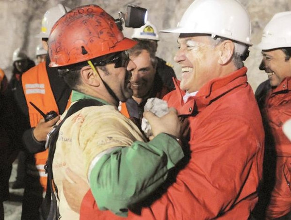 Şilili madenciler Türkiye'deki kader arkadaşlarına mesaj gönderdi