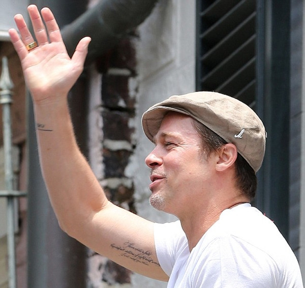 Brad Pitt Mevlana sözünü dövme yaptırdı