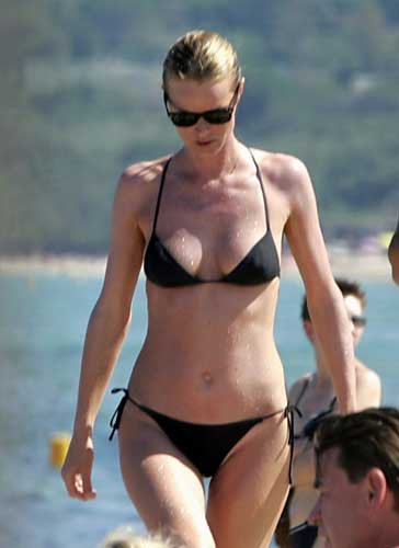 Plajda bir top model: Eva Herzigova