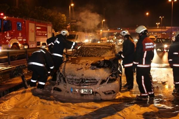 Otomobilinin yanışını cep telefonu ile çekti