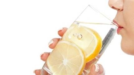 Her sabah limonlu su içmeniz için 8 sebep
