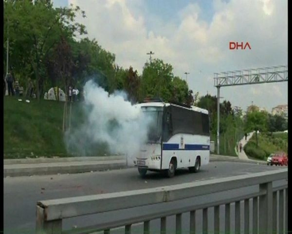 Okmeydanı'nda polislerin zor anları