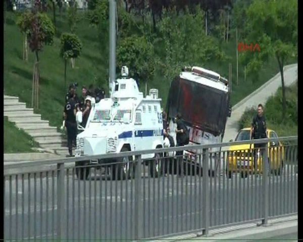 Okmeydanı'nda polislerin zor anları