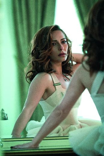 Ayça Bingöl'den cesur pozlar