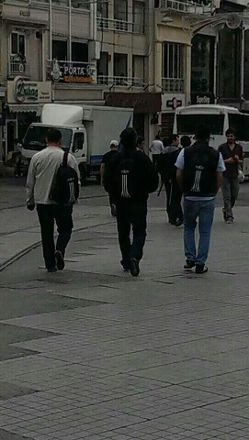 Çantalı sivil polisler dikkatlerden kaçmadı