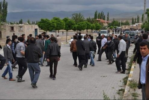 MHP'liler ile CHP'liler kavga etti !
