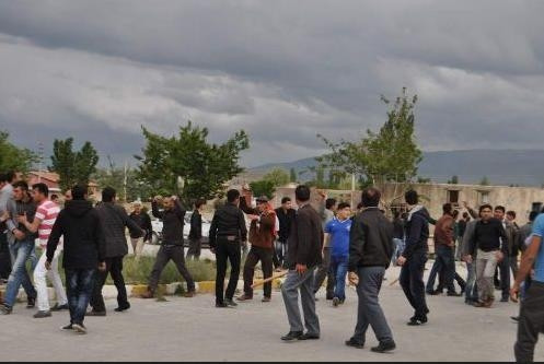 MHP'liler ile CHP'liler kavga etti !