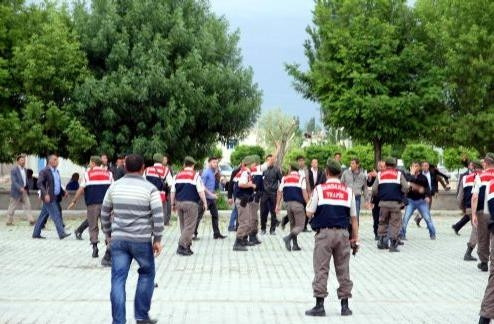 MHP'liler ile CHP'liler kavga etti !