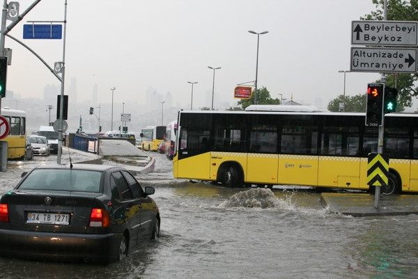 İstanbul yağmura teslim oldu