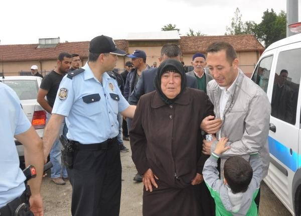 Annesini yolcu ettiği trenin altında kalarak öldü