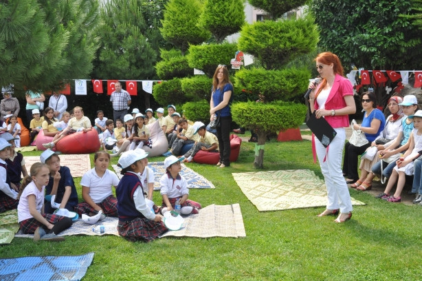 Çocuklar hem okudu hem eğlendi