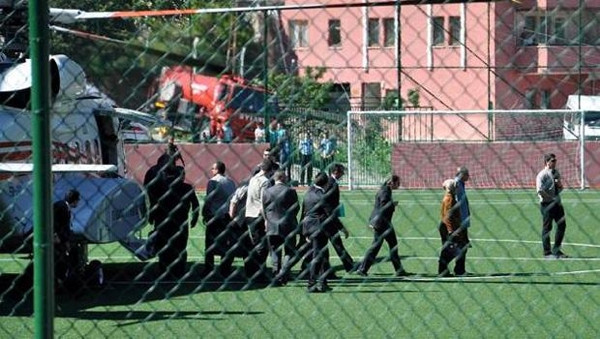 Başbakan Erdoğan'ın helikopteri inerken 3 kişi yaralandı