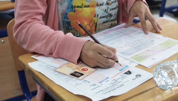Matematik ve dil sınavı sona erdi