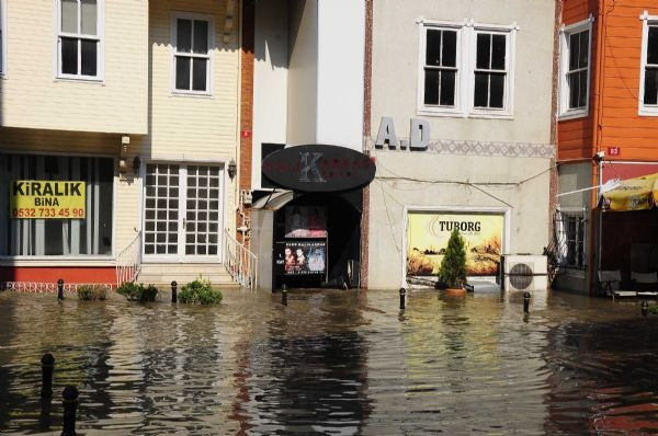 40 dakikalık yağış dereleri taşırdı