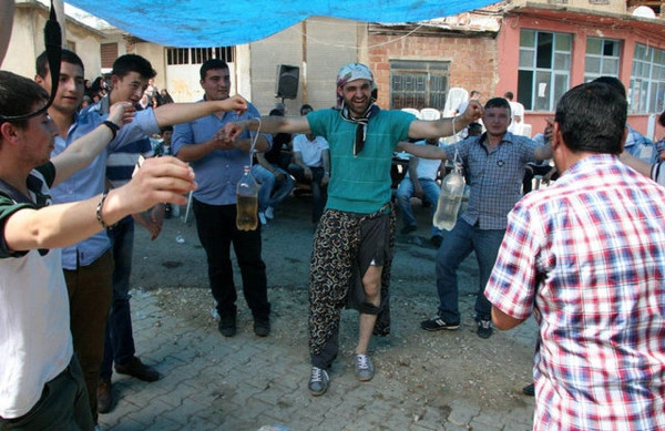 Bazıları için evlenmek kolay değil!