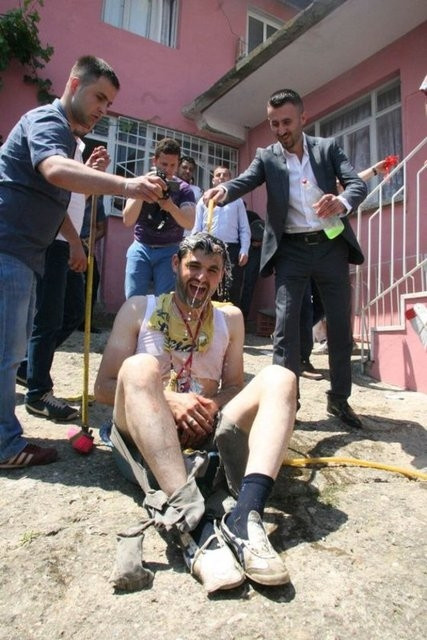 Bazıları için evlenmek kolay değil!