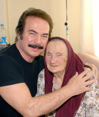 Orhan Gencebay ve annesi