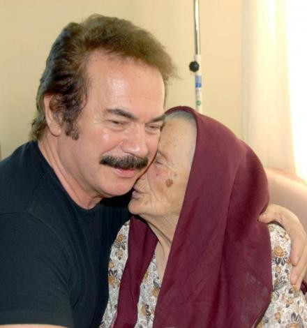 Orhan Gencebay ve annesi