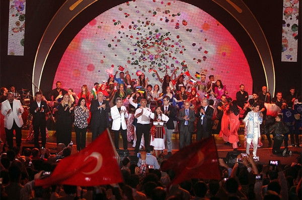 Kendi dillerinde yarıştılar