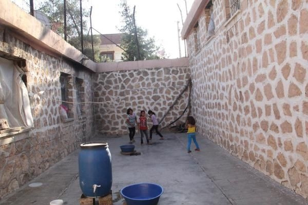 Kullanılmayan cezaevinde yaşıyorlar