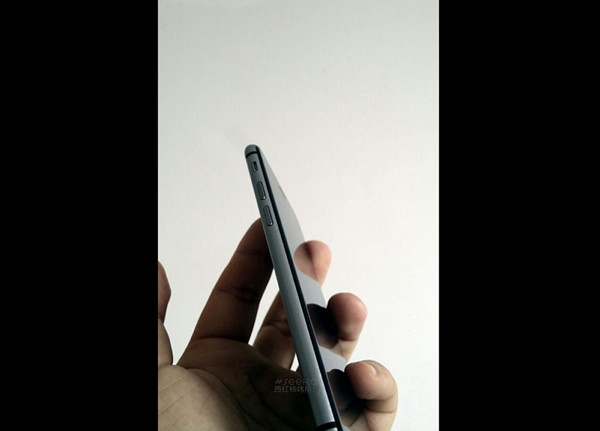 Siyah iPhone 6, One M8 ve iPhone 5S Yanyana!