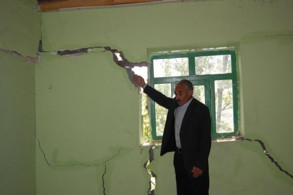 Heyelan vurdu evleri bu hale geldi