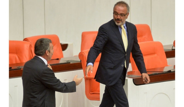 Sırrı Sakık Meclis'ten çıkarıldı