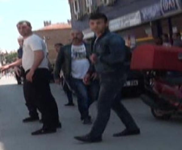 Polis her yerde O'nu arıyor