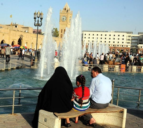 IŞİD katliamından kaçanlar Erbil'de stres atıyor