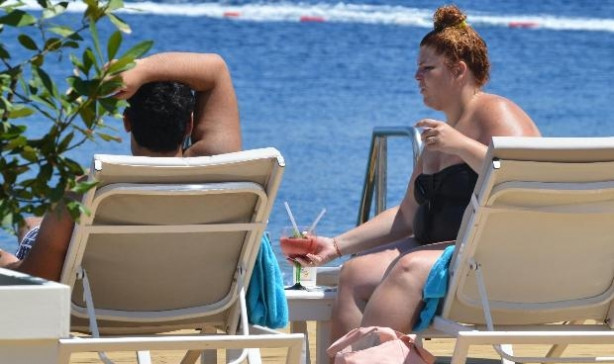 Pelin Öztekin Tatilde