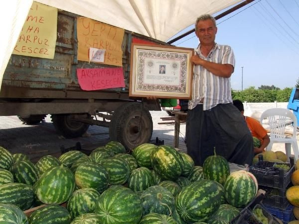 Avukatlığı bıraktı, karpuz satıyor