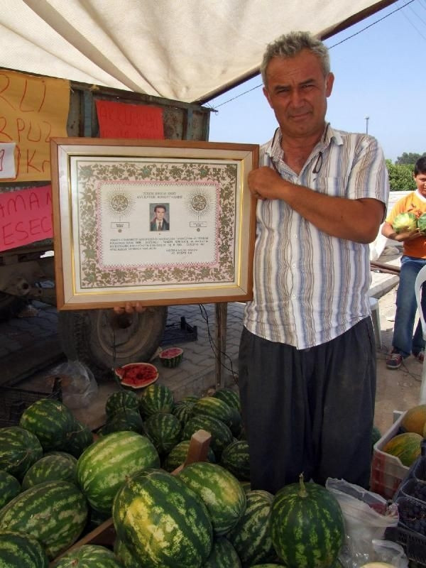 Avukatlığı bıraktı, karpuz satıyor