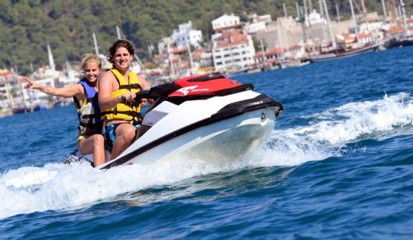 Turistlerin vazgeçilmezi su sporları