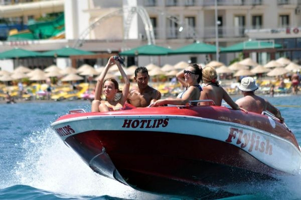 Turistlerin vazgeçilmezi su sporları