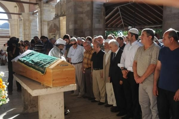 Eski bakanın kardeş acısı