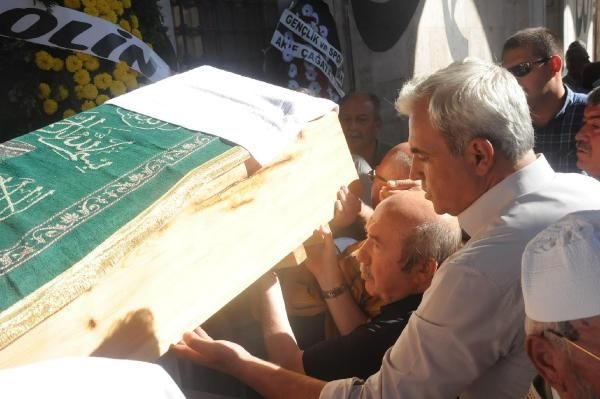 Eski bakanın kardeş acısı