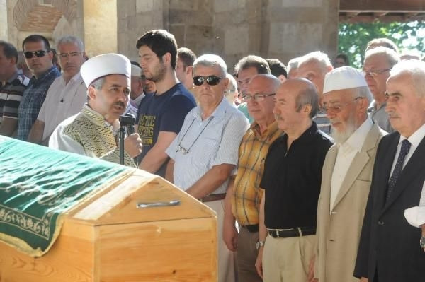 Eski bakanın kardeş acısı