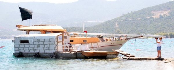 Ünlü koyda ilginç anlar!