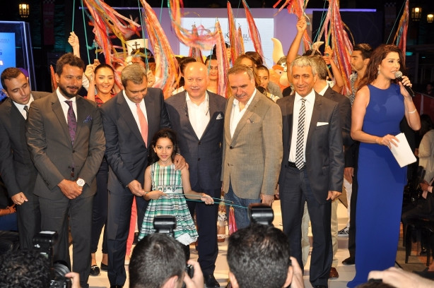 Sert rüzgar mankenlere zor anlar yaşattı