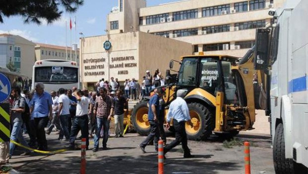 Diyarbakır Belediyesi'nde gergin anlar