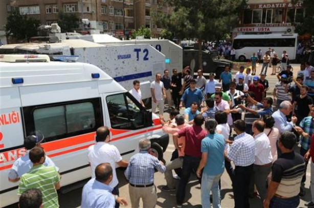 Diyarbakır Belediyesi'nde gergin anlar
